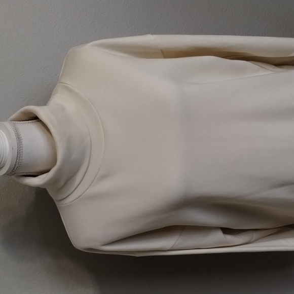 PrettyLittleThings Women's size 4 Cream Oversized Sweat Roll Neck Jumper… - Picture 2 of 10